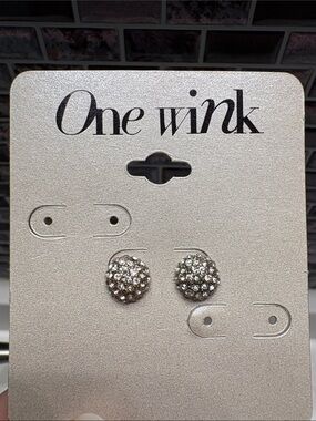 🌟Round Crystal Pave Sparkling Stud Earrings 🌟